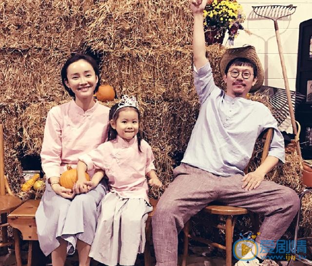 杨梅家人照 杨梅高清写真_杨梅高清剧照