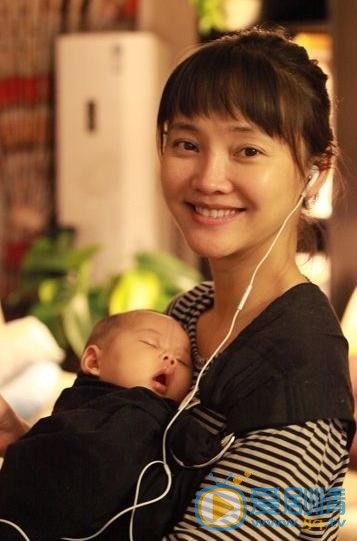 杨梅家人照 杨梅高清写真_杨梅高清剧照