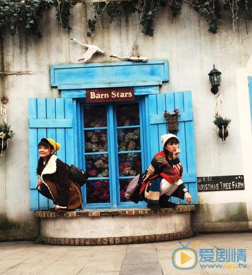 王文娜闺蜜合照 王文娜高清写真_王文娜高清剧照