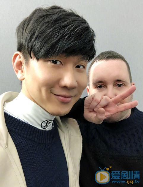 林俊杰与人合照 林俊杰高清写真_林俊杰高清剧照