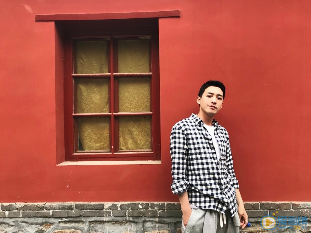 黄世超街拍写真 黄世超高清写真_黄世超高清剧照