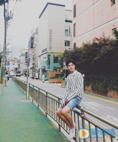 王艺霖街拍写真 王艺霖高清写真_王艺霖高清剧照
