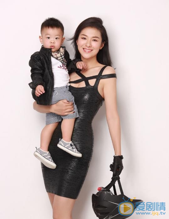 沈傲君亲子写真