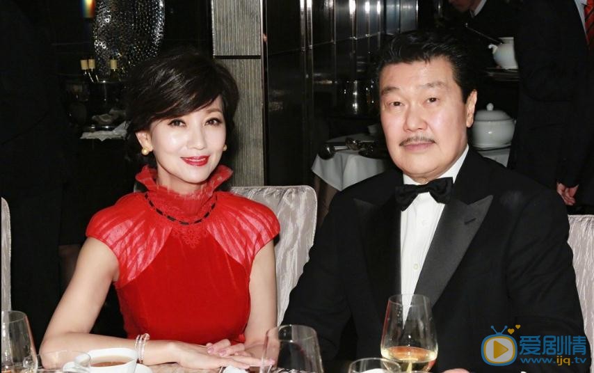 赵雅芝慈善活动写真 赵雅芝慈善活动写真