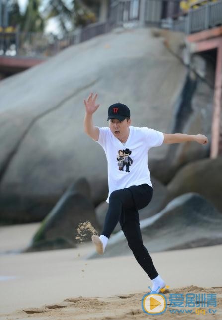 范明《我们十七岁》节目照 范明高清写真_范明高清剧照