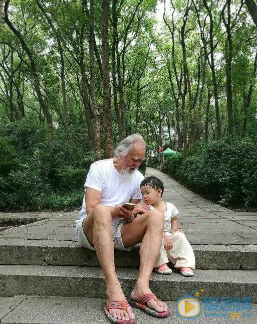 王德顺祖孙合照 王德顺高清写真_王德顺高清剧照