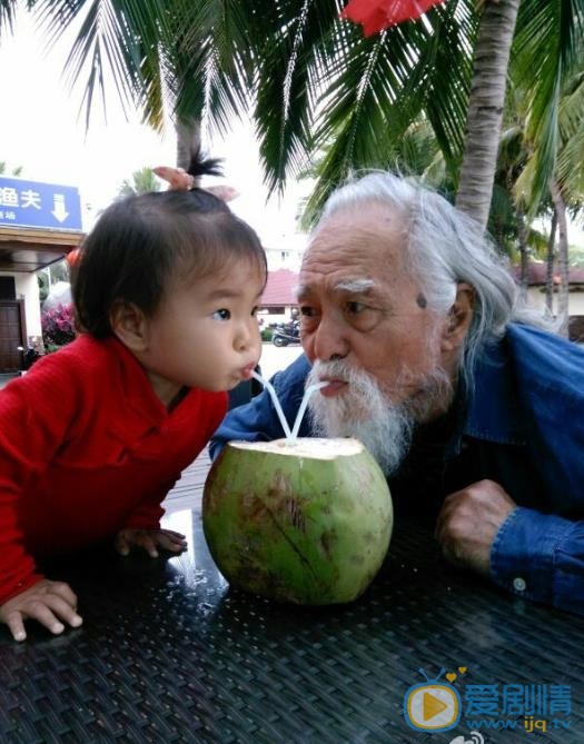 王德顺祖孙合照 王德顺高清写真_王德顺高清剧照