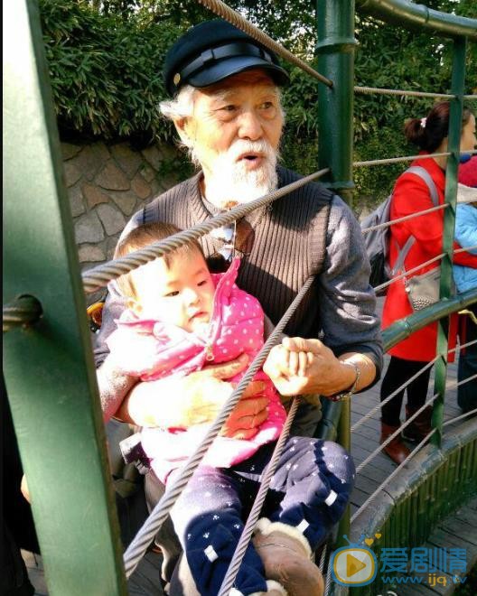 王德顺祖孙合照 王德顺高清写真_王德顺高清剧照