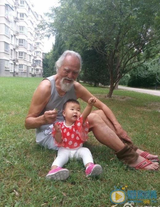 王德顺祖孙合照 王德顺高清写真_王德顺高清剧照
