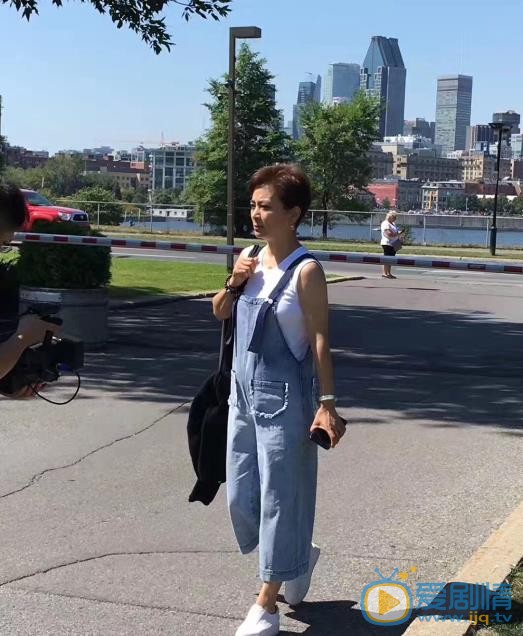 李玲玉随性街拍 李玲玉高清写真_李玲玉高清剧照