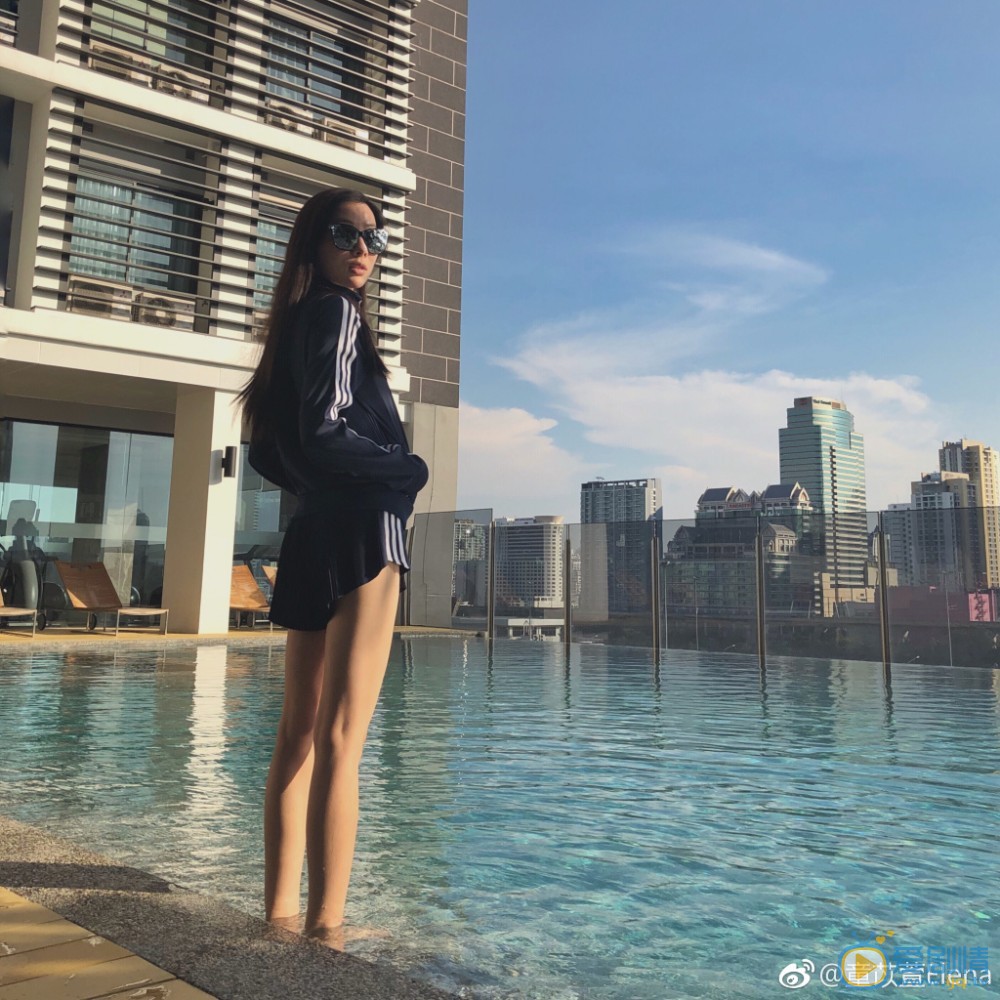 合伙人杨子是谁扮演的？杨子扮演者童苡萱个人资料、写真及生活照欣赏 