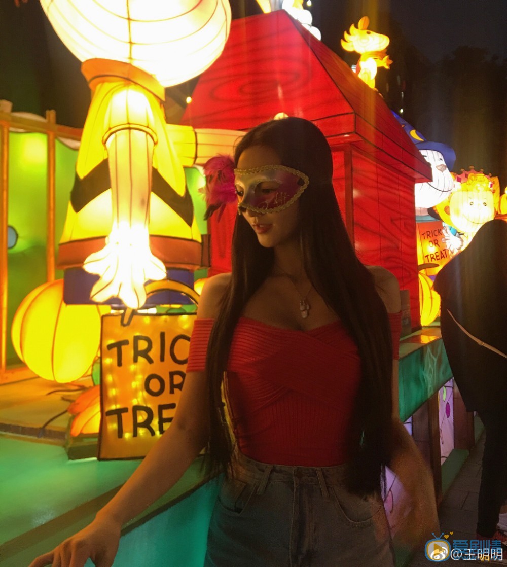 王明明街拍照写真 王明明高清写真_王明明高清剧照