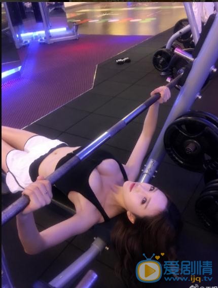 王明明参加活动写真 王明明高清写真_王明明高清剧照