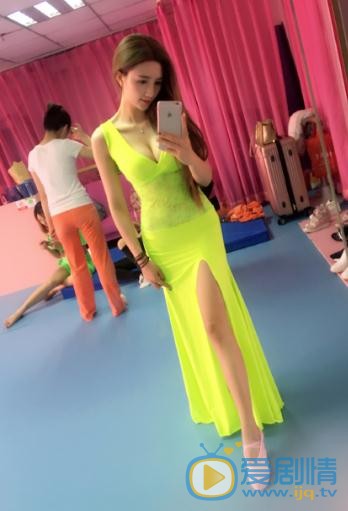 王明明车展照写真 王明明高清写真_王明明高清剧照