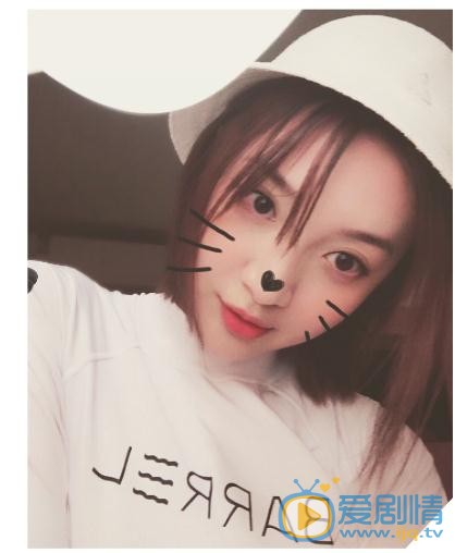 郑雅文微博配图写真