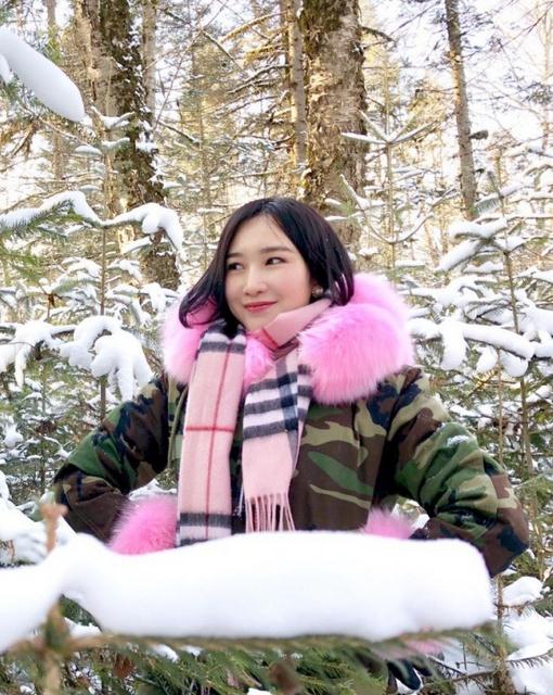 杨亭雪中照 杨亭高清写真_杨亭高清剧照