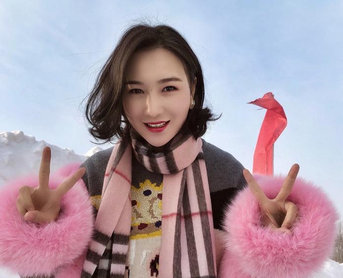 杨亭雪中照 杨亭高清写真_杨亭高清剧照