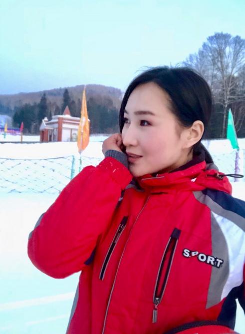 杨亭雪中照 杨亭高清写真_杨亭高清剧照