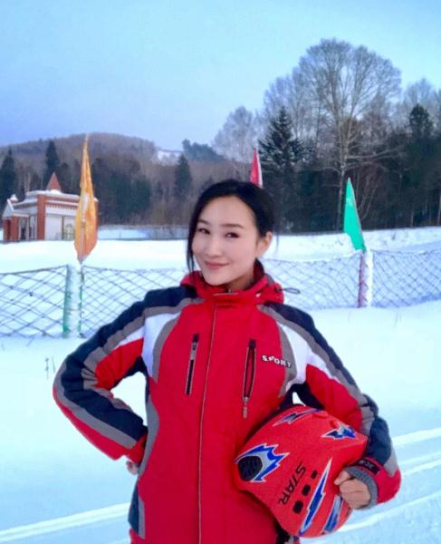 杨亭雪中照 杨亭高清写真_杨亭高清剧照