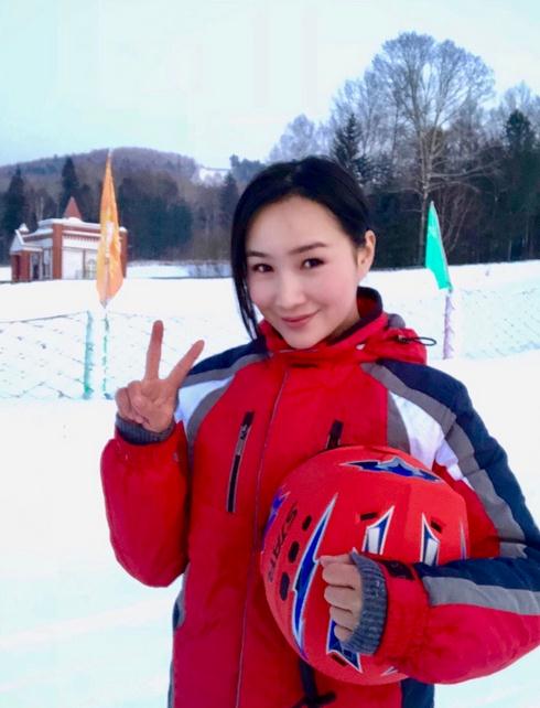杨亭雪中照 杨亭高清写真_杨亭高清剧照