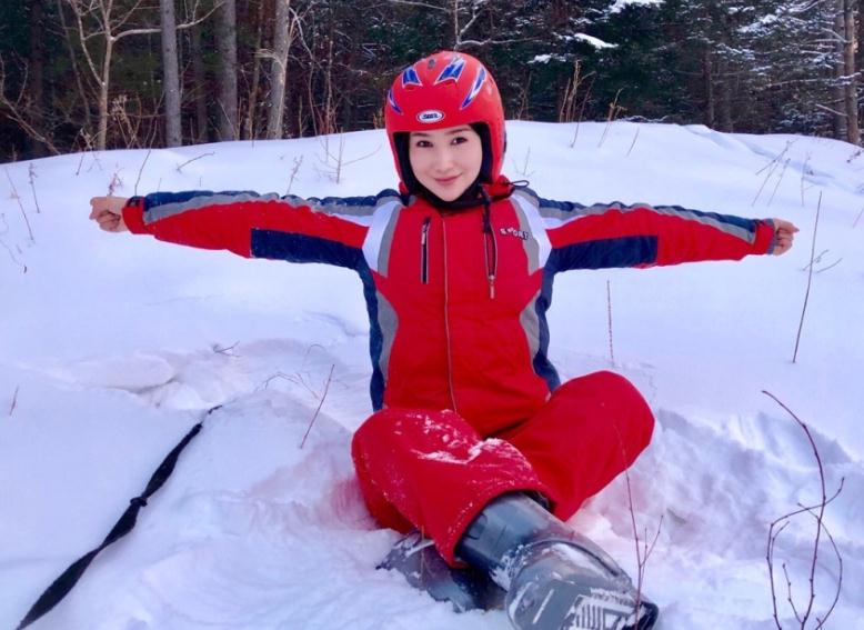 杨亭雪中照 杨亭高清写真_杨亭高清剧照