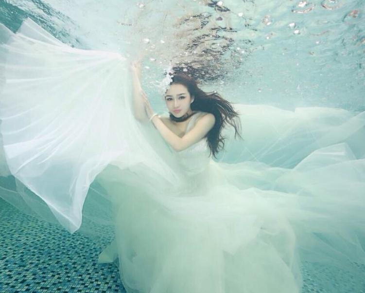 杨亭水中写真 杨亭高清写真_杨亭高清剧照