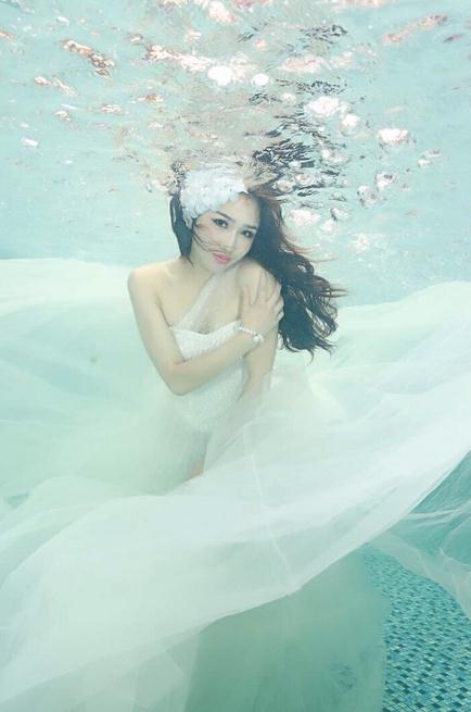 杨亭水中写真 杨亭高清写真_杨亭高清剧照