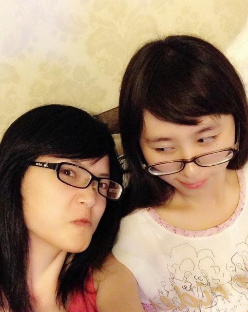 彭婧与人合照 彭婧高清写真_彭婧高清剧照