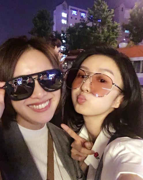 陶慧娜与人合照 陶慧娜高清写真_陶慧娜高清剧照