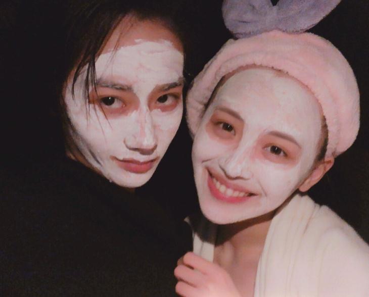 罗秋韵与人合照 罗秋韵高清写真_罗秋韵高清剧照
