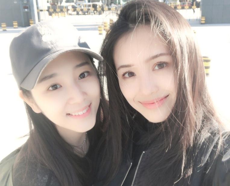 罗秋韵与人合照 罗秋韵高清写真_罗秋韵高清剧照