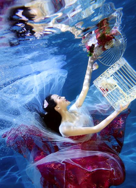 罗秋韵水中写真 罗秋韵高清写真_罗秋韵高清剧照