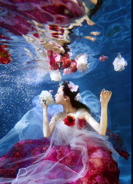 罗秋韵水中写真 罗秋韵高清写真_罗秋韵高清剧照