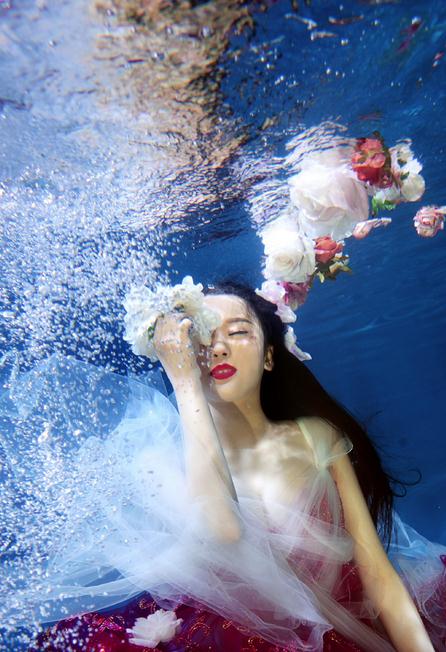 罗秋韵水中写真 罗秋韵高清写真_罗秋韵高清剧照