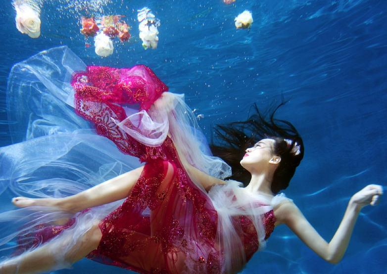 罗秋韵水中写真 罗秋韵高清写真_罗秋韵高清剧照