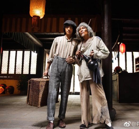姜彭片场照写真 姜彭片场照写真