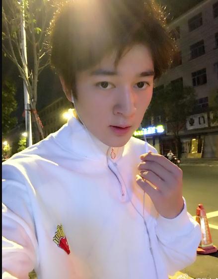 文卓自拍写真 文卓高清写真_文卓高清剧照