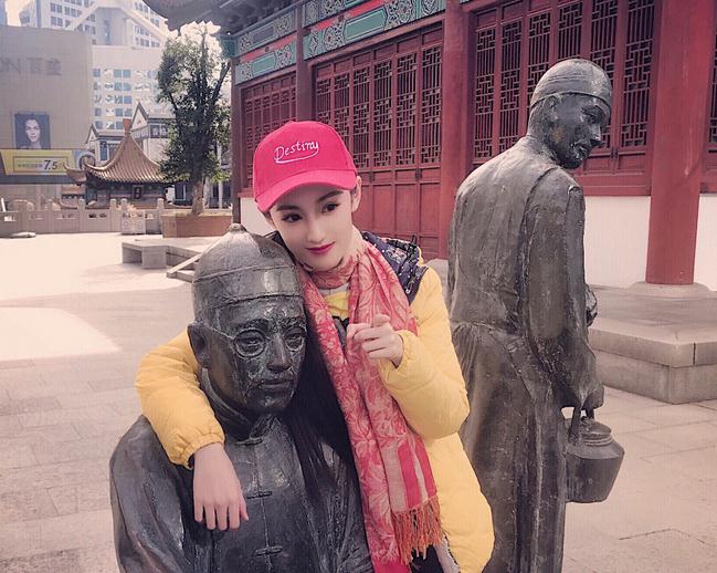 黄诗佳与人合照 黄诗佳高清写真_黄诗佳高清剧照