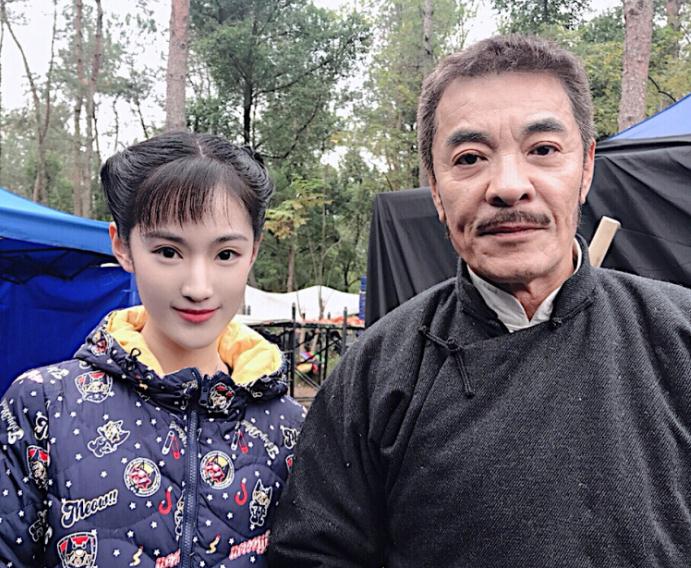 黄诗佳与人合照 黄诗佳高清写真_黄诗佳高清剧照