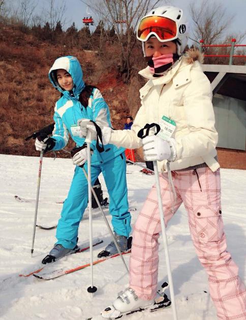 张馨心滑雪照 张馨心高清写真_张馨心高清剧照