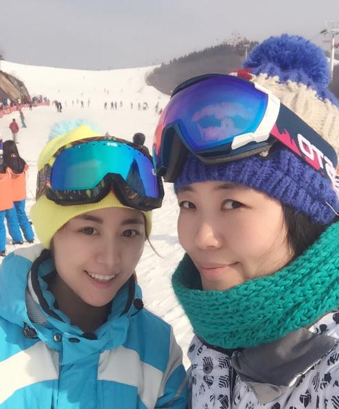 张馨心滑雪照 张馨心高清写真_张馨心高清剧照