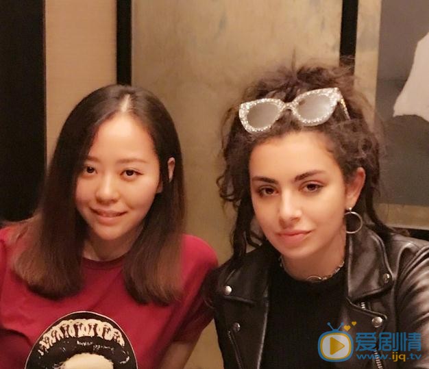 张靓颖与人合照 张靓颖高清写真_张靓颖高清剧照