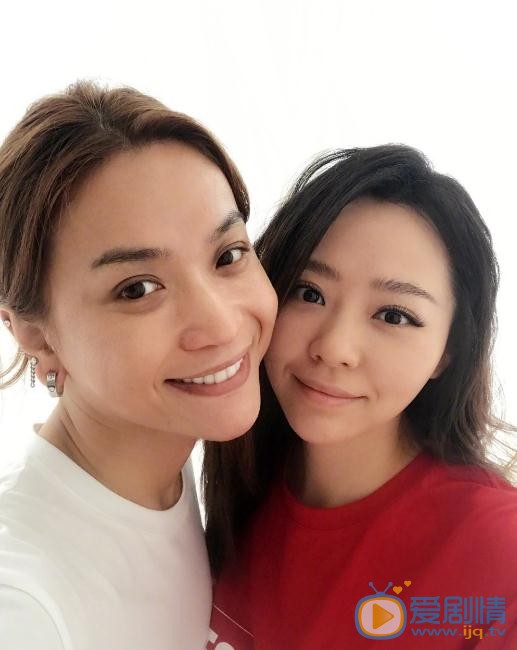 张靓颖与人合照 张靓颖高清写真_张靓颖高清剧照