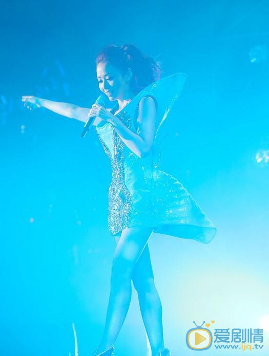 张靓颖世界巡回演唱会 张靓颖高清写真_张靓颖高清剧照