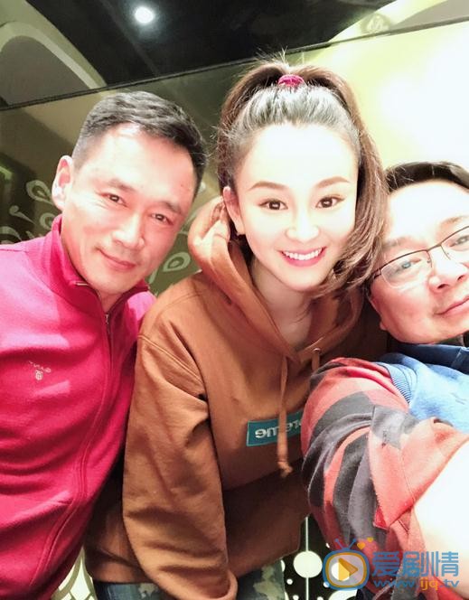 陈昱霖与人合照 陈昱霖高清写真_陈昱霖高清剧照