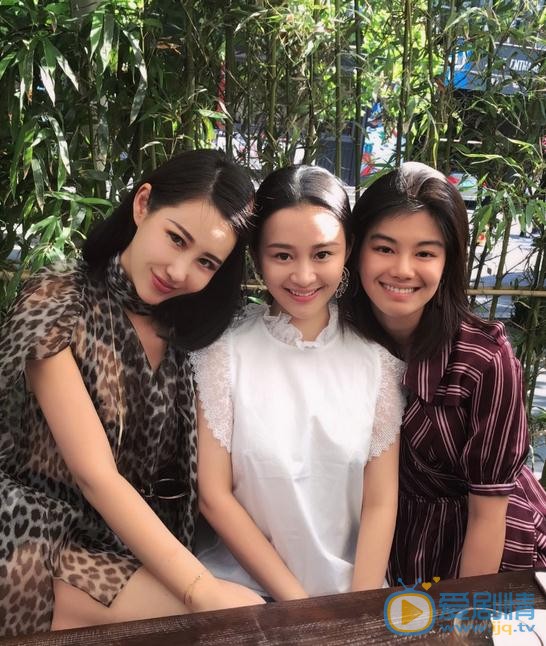 陈昱霖与人合照 陈昱霖高清写真_陈昱霖高清剧照