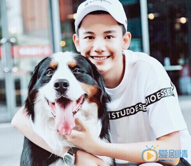 胡先煦是谁？胡先煦的父母是谁？胡先煦家庭背景介绍