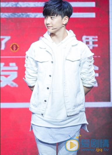 焉栩嘉白衣少年写真 焉栩嘉高清写真_焉栩嘉高清剧照