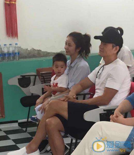 杨若兮全家福 杨若兮高清写真_杨若兮高清剧照