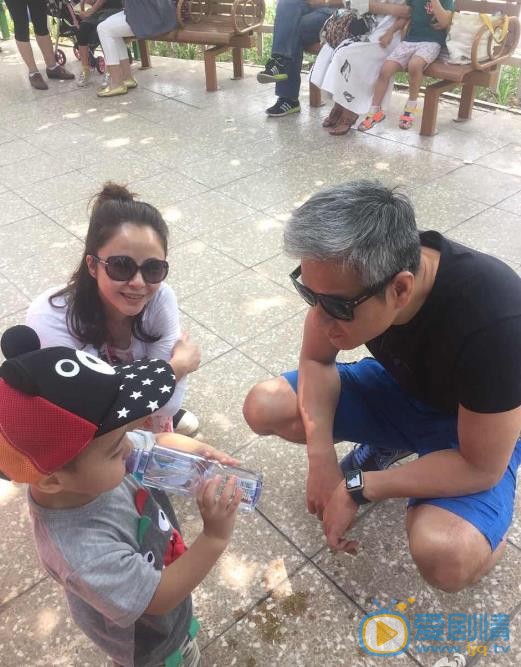 杨若兮全家福 杨若兮高清写真_杨若兮高清剧照
